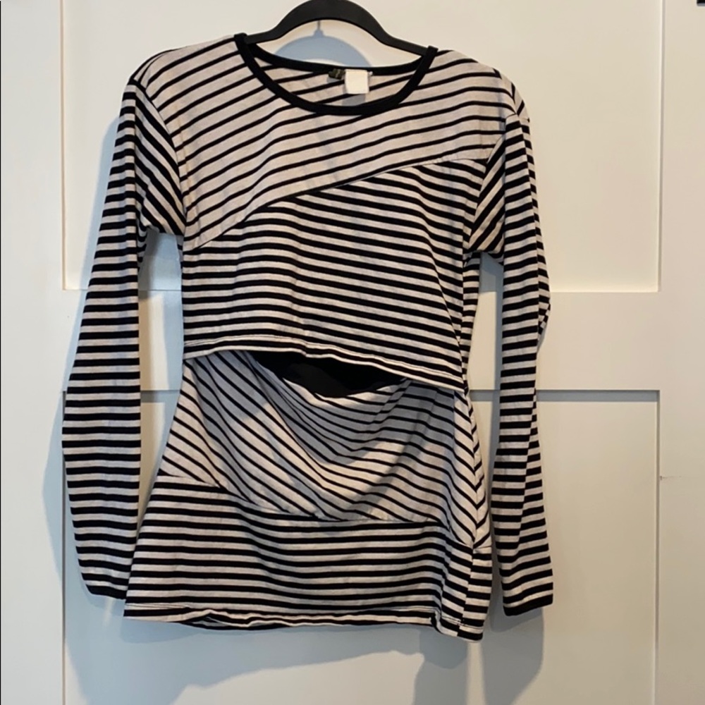 Mothers en Vogue Nursing Shirt. Size Small